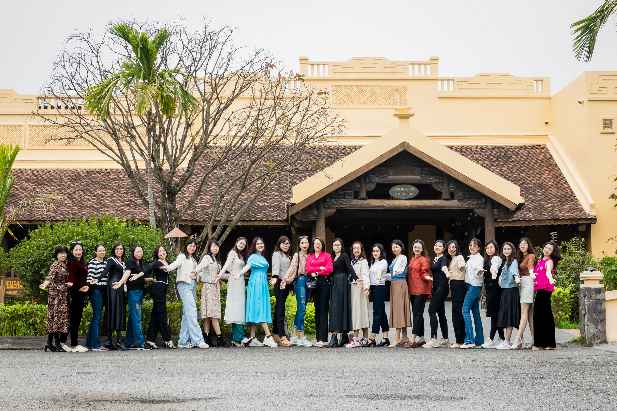 Women Visicons 8-3 Emeralda Resort Ninh Bình