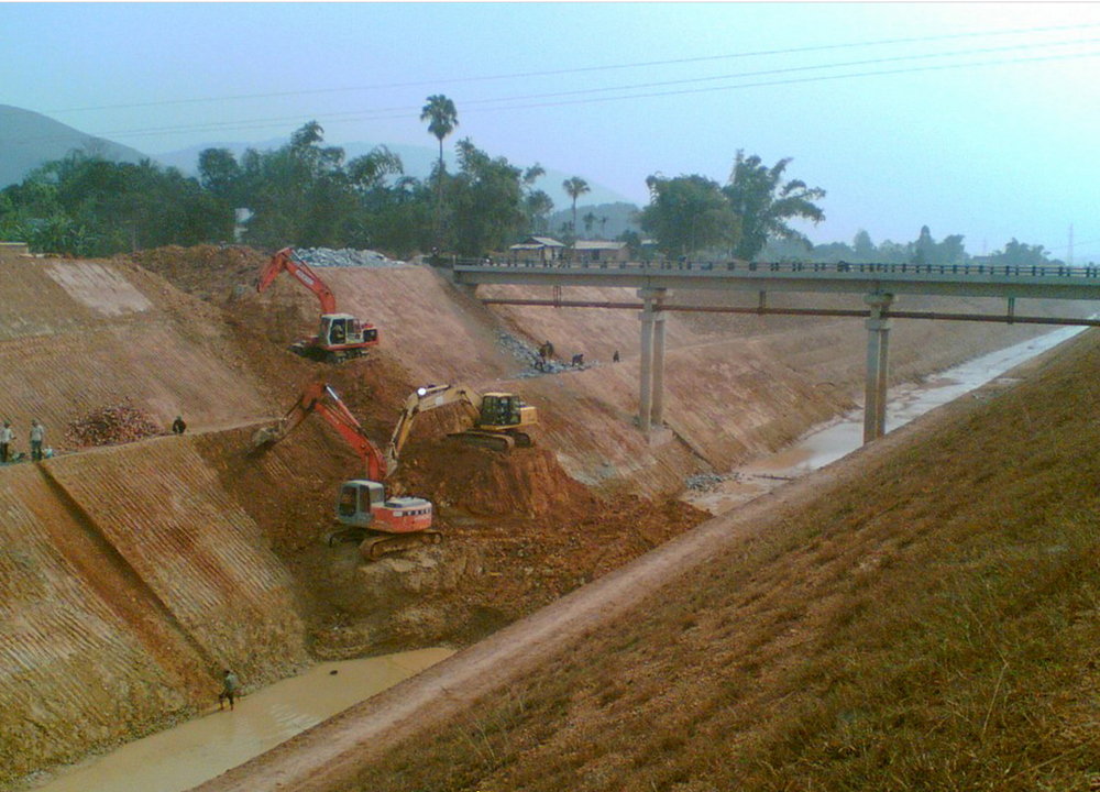 River Water Channel - Song Da - Hanoi urban chain water supply system