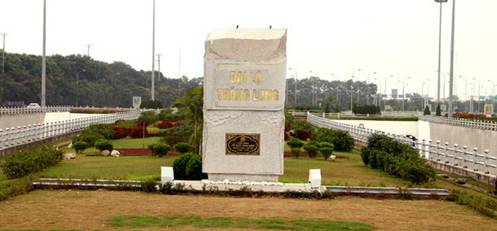 Lang - Hoa Lac expressway intersection